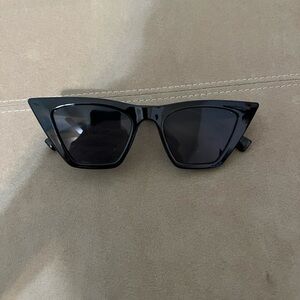 Chic Black Cat-Eye Sunglasses